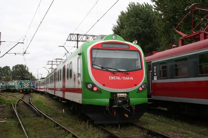 2. EN57AL-1544 –zmodernizowany skład będący własnością Województwa Podlaskiego, a eksploatowany przez Podlaski Zakład PR