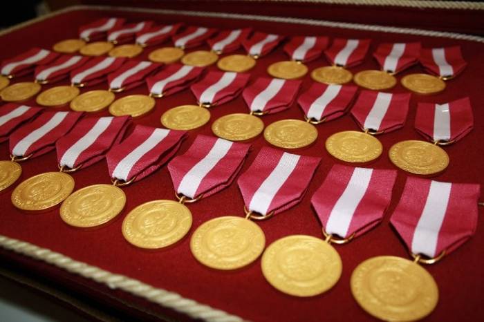 6 grudnia 2013 roku ponad stu długoletnich, zasłużonych dla komunikacji miejskiej w Łodzi pracowników MPK-Łódź zostało nagrodzonych za swoją służbę