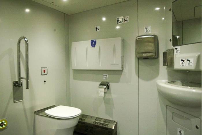 Zmodernizowany przez TS Opole skład EN57 (foto: PKP SKM)