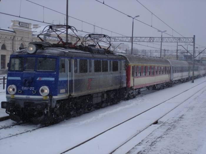 Pociągi nadal notuja spóźnienia ze względu na trudne warunki atmosferyczne