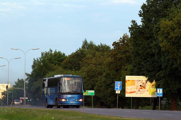 Volvo B10M obsługuje lokalny kurs do oddalonych o 37 km od Białegostoku Moniek