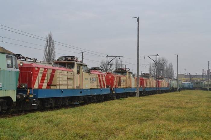 Odstawione lokomotywy EM10 (foto: Wikipedia)
