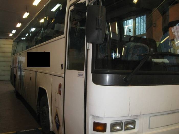 W dniu 10 lutego inspektorzy transportu drogowego z Bydgoszczy patrolując teren miasta, zauważyli autokar przewożący dzieci, który pozostawiał za sobą kłęby dymu
