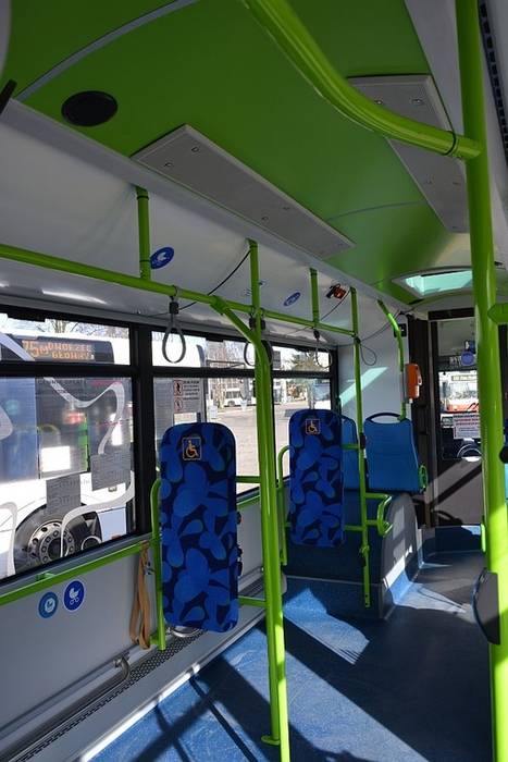Solaris Urbino 18 w barwach SPA Klonowica z nowym miejscem dla niepełnosprawnych (fot. Dariusz Wołoszczuk/ZDiTM)