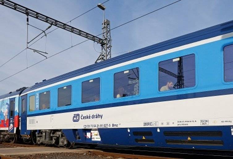 Tysiące Czechów odkrywają kraj pociągiem. Dzięki ofercie „Jízdenka na léto”