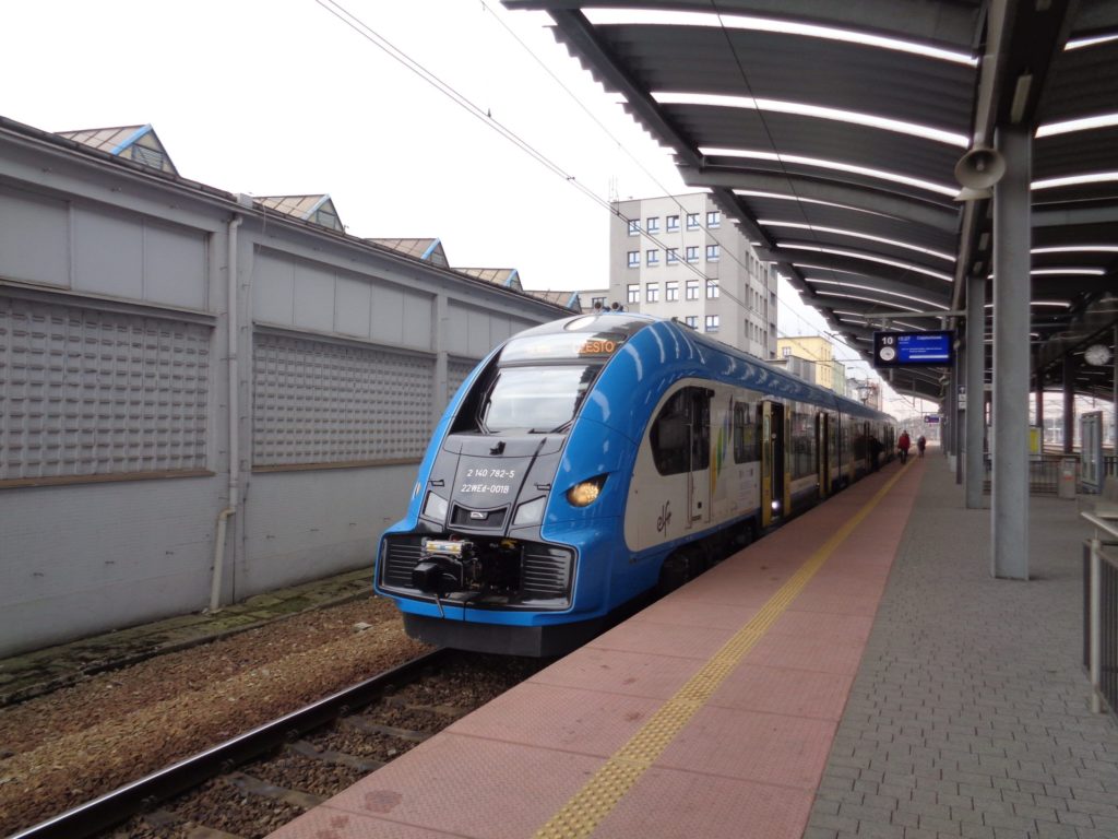 Koleje Śląskie szukają nowych maszynistów. Co oferują?