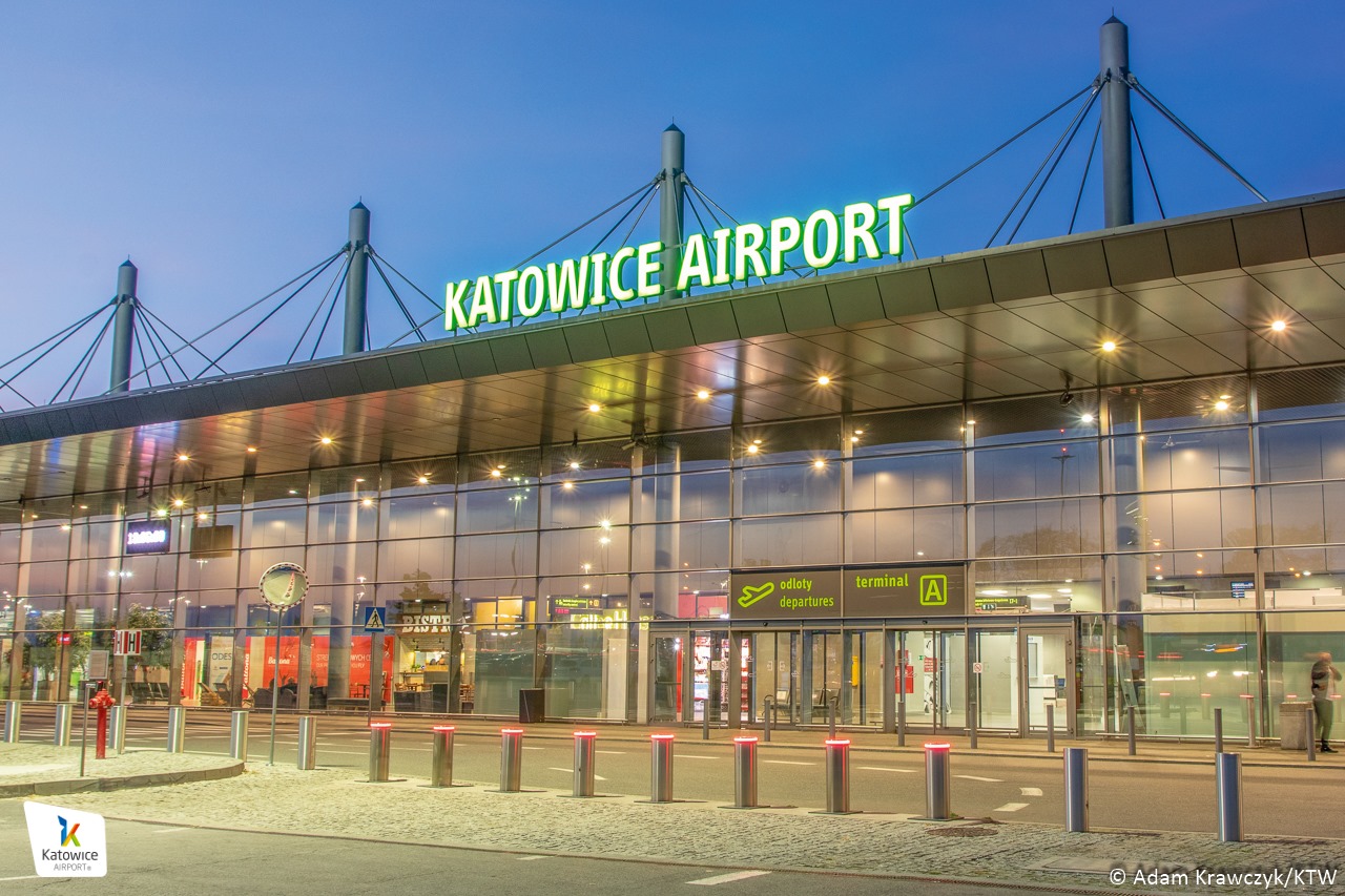 Infoair - Nowe bramki biometryczne na lotnisku w Katowicach. Kontrola graniczna przyspieszy