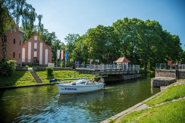 Na Mazurach podrożały czartery większych jachtów