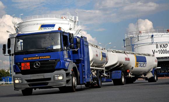 Nowy rynek dla Orlen Aviation. Tankowanie samolotów na lotnisku w Pradze