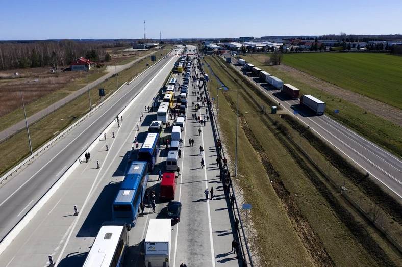 Sześć godzin oczekiwania na granicy w Gorzyczkach