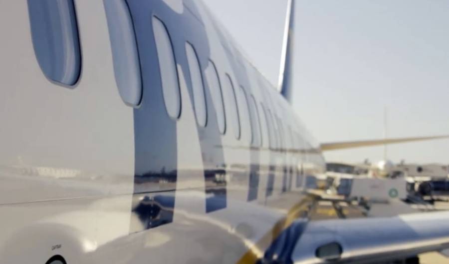 Infoair - Ryanair wprowadza dopłatę za miejsce przy oknie i przechodzi na mobilne karty pokładowe