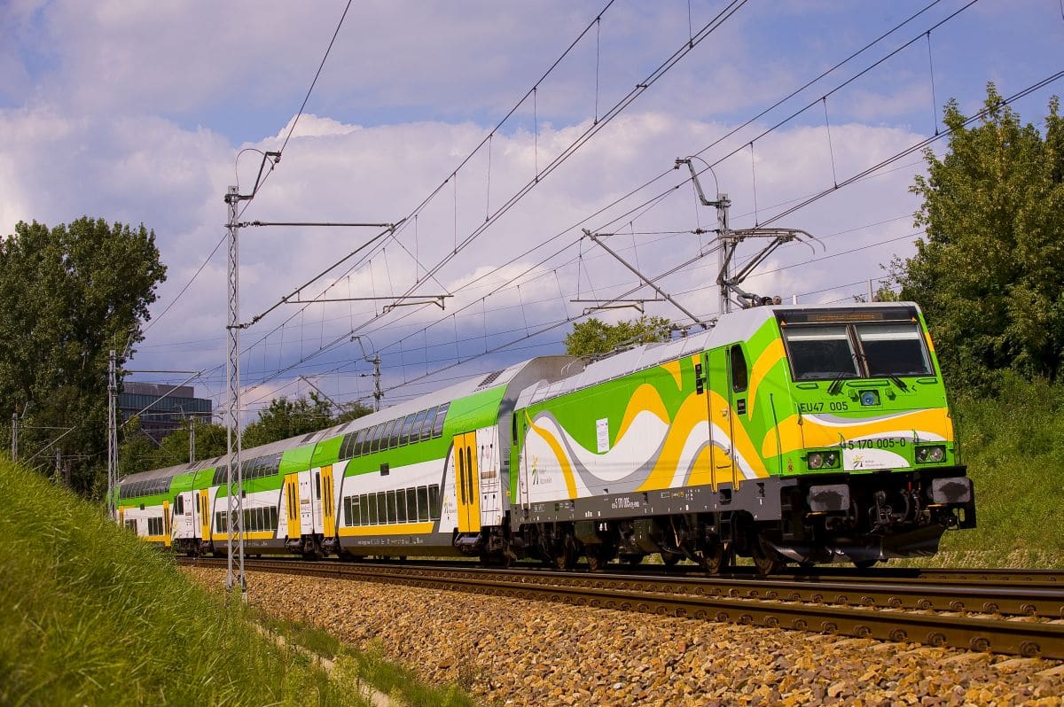 Inforail - Słoneczny obrzucony kamieniami. Agresorzy zatrzymani przez SOK