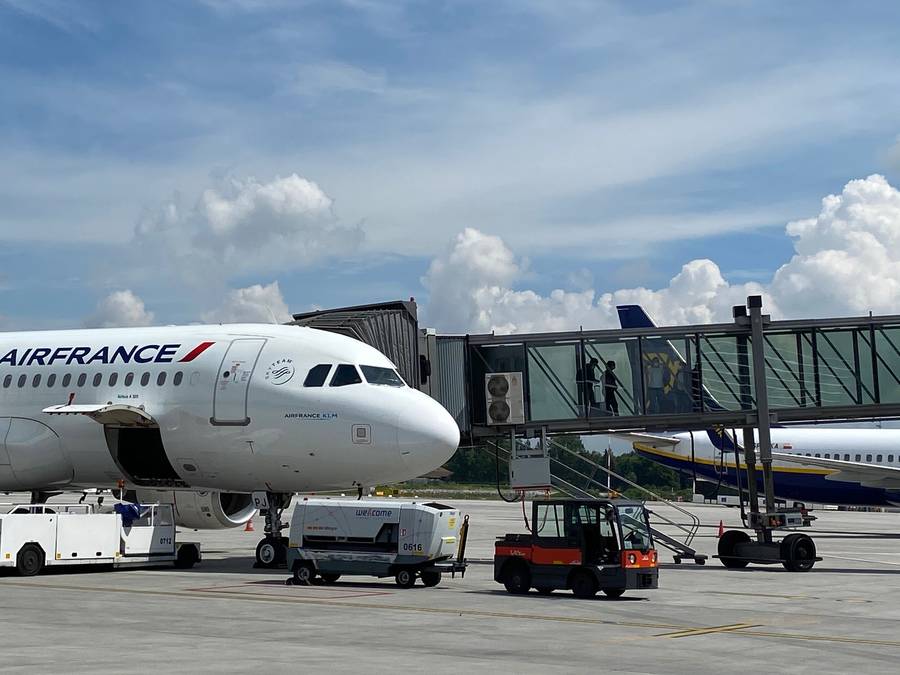 Francja ogranicza ruch lotniczy w Paryżu. Do 30 proc. lotów odwołanych przez śnieg