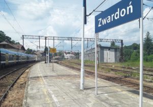 Zwardon Peron Na Stacji Widac Tez Pociag Pezy Drugim Peronie Fot. Krzysztof Wojtas