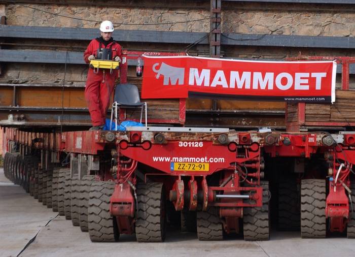 Przeprowadzka kościoła na oponach przemysłowych Continental