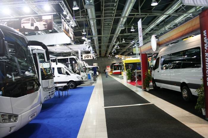 Autobusowa hala na AUTOTEC 2008