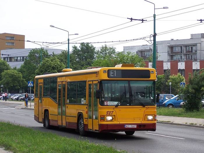 Jeden z autobusów Meteora, w którym okna nie otwierają się