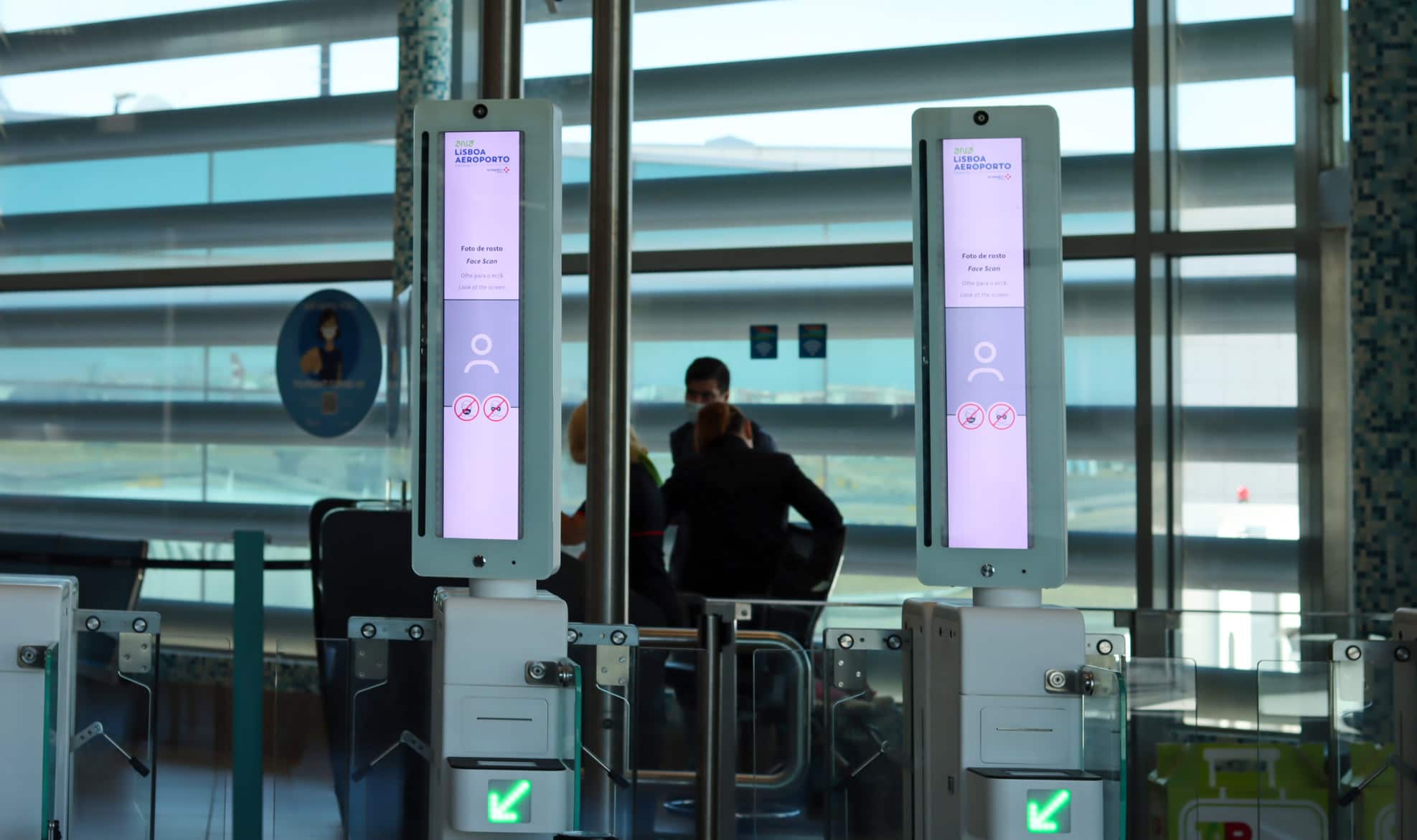 Infoair - Chaos na lotnisku w Lizbonie. Nowe systemy graniczne sparaliżowały odprawy