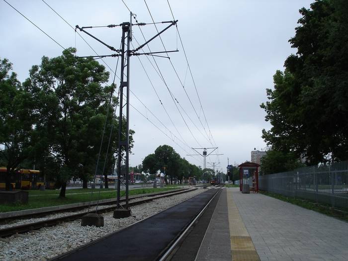 Na nowo powstałym zespole przystankowym Połczyńska - Parking P&Ristnieje możliwość przesiadki do autobusów i tramwajów