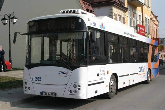 Jelcz M121M/4 Mastero z MPK Kraków w trakcie prezentacji dla władz Rzeszowa 13 marca na ulicy Króla Kazimierza niedaleko Ratusza