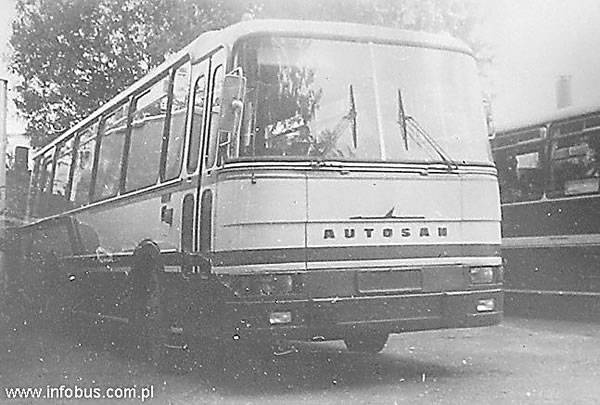 W 1989 r. podjęto próbę stworzenia autobusu klasy midi, będącego modelem przejściowym pomiędzy rodziną H9 a H10. Prototyp nazwano H10-10P