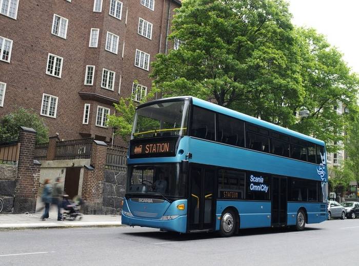 Wśród autobusów zamówionych przez National Express Group są m.in. autobusy piętrowe Scania OmniCity DD. Fot. Scania AB