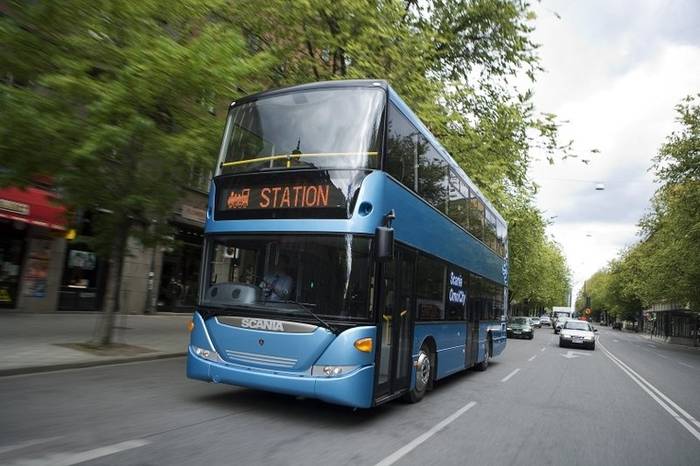Wkrótce na ulicach Londynu powinny pojawić się pierwsze piętrowe autobusy Scania OmniCity DD zasilane etanolem. Fot. Scania AB