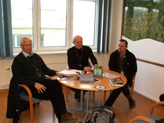 Od lewej - Gert Flodkvist (dyrektor), Sylwester Wojewódzki (zastępca) i Maciej Wojtecki (szef inżynierów w fabryce)