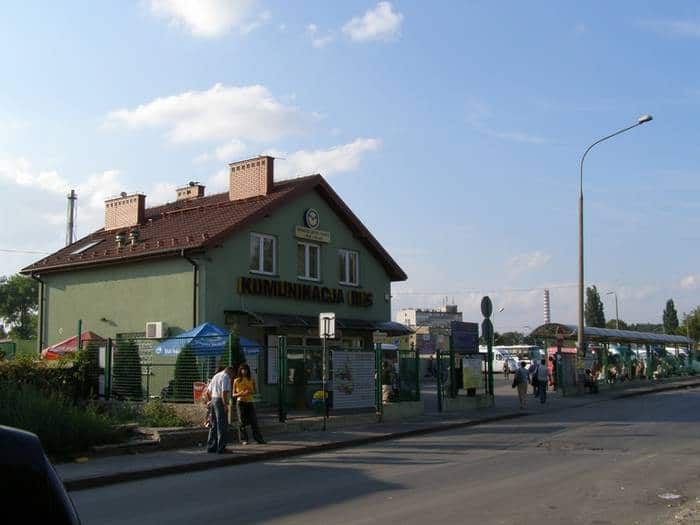 Zniecierpliwieni pasażerowie przesiadali się na busy