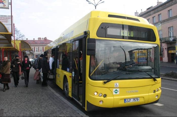 Autobus Tedom Kronos 123G podczas pierwszego testu w rzeszowskim MPK w połowie lutego na przystanku pod Dworcem PKP