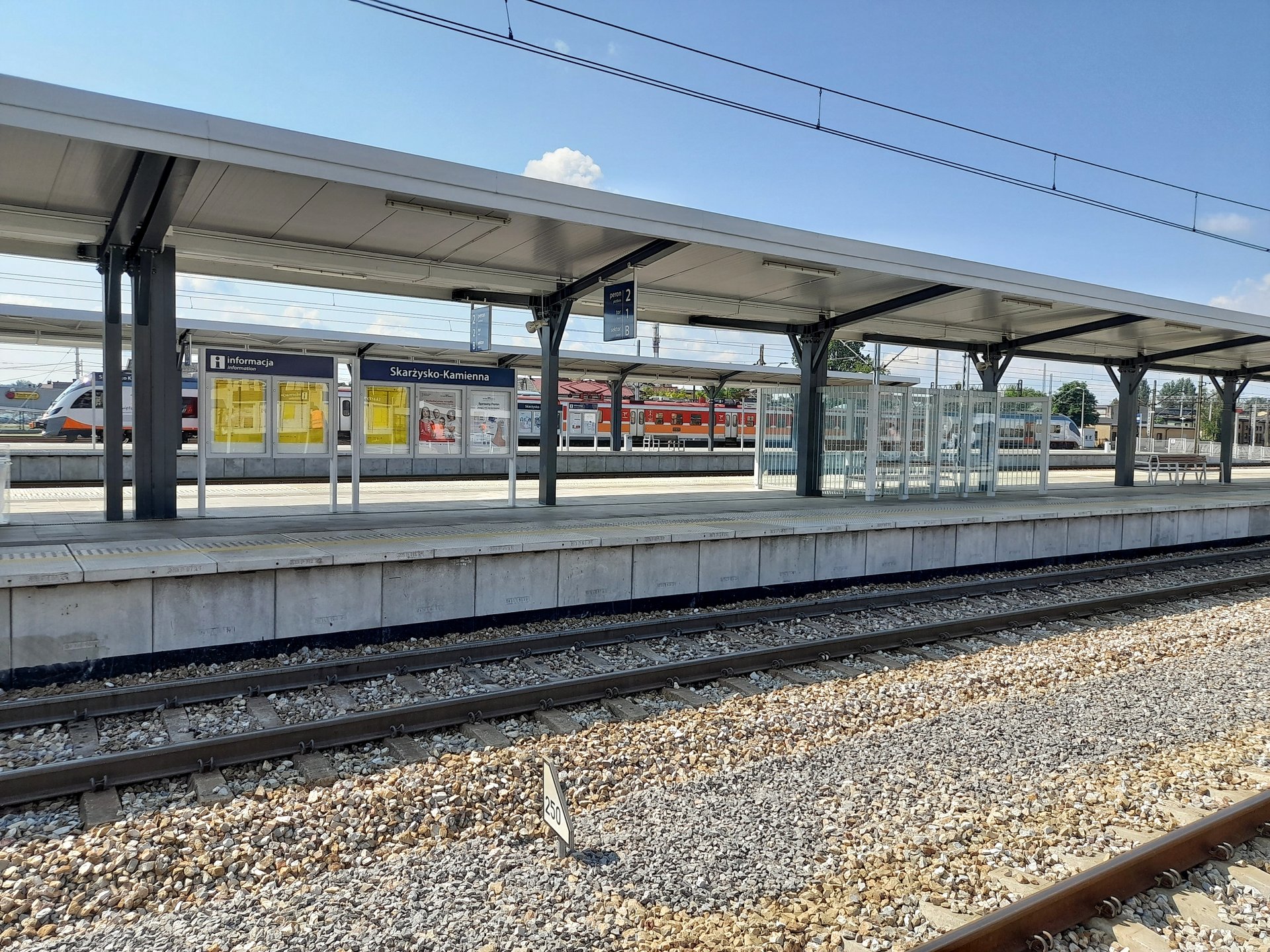 Inforail - PKP PLK zmodernizują linią kolejową nr 8. Odcinek Skarżysko Kamienna – Tumlin