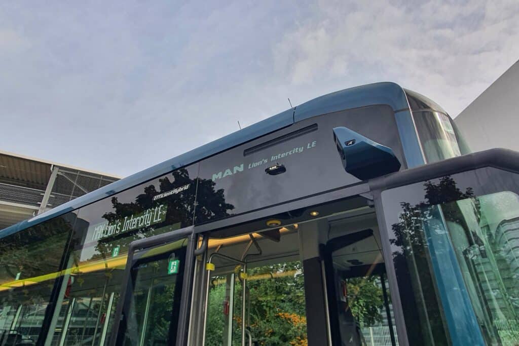 Od swojej prezentacji jesienią 2021 roku, międzymiastowa seria autobusów MAN Lion’s Intercity LE „dorobiła” się wersji trzyosiowej.