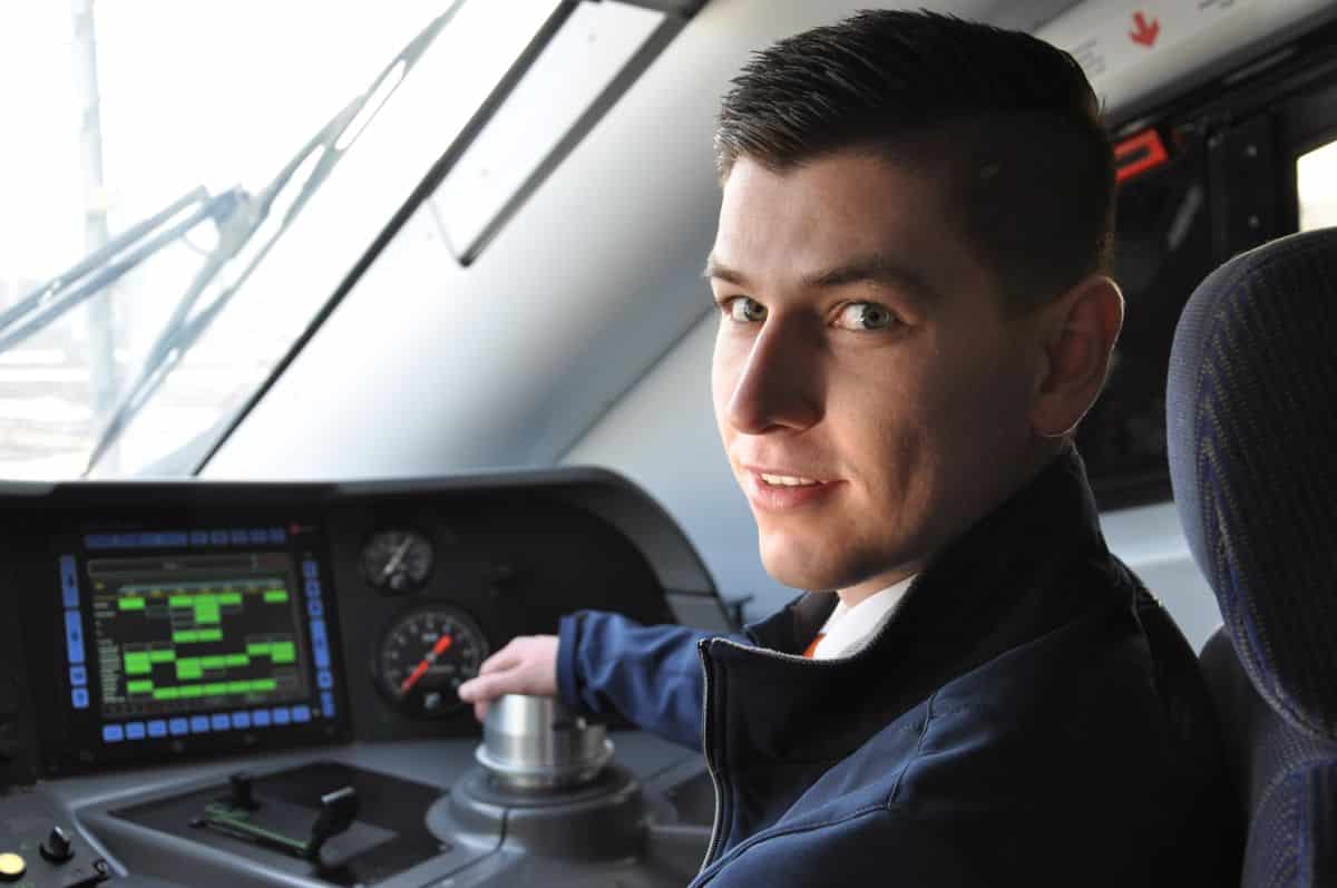 Inforail - PKP Intercity zatrudnia ponad 1700 maszynistów. Kolejnych 320 osób przygotowuje się do zawodu