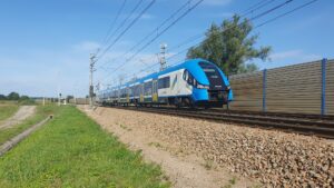Pociąg Kolei Śląskich w Pisarach