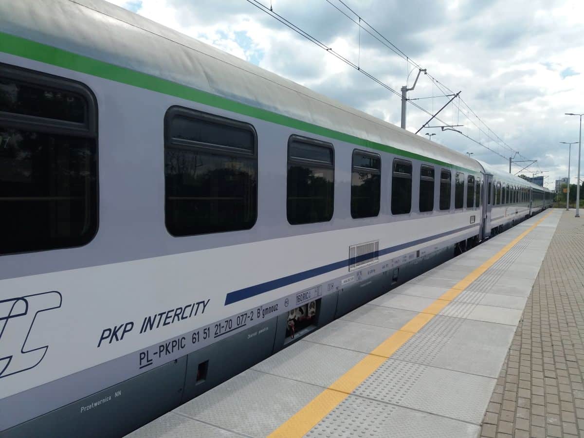 Inforail - PKP Intercity kontynuuje dialog ze związkami zawodowymi. 350 zł podwyżki od października