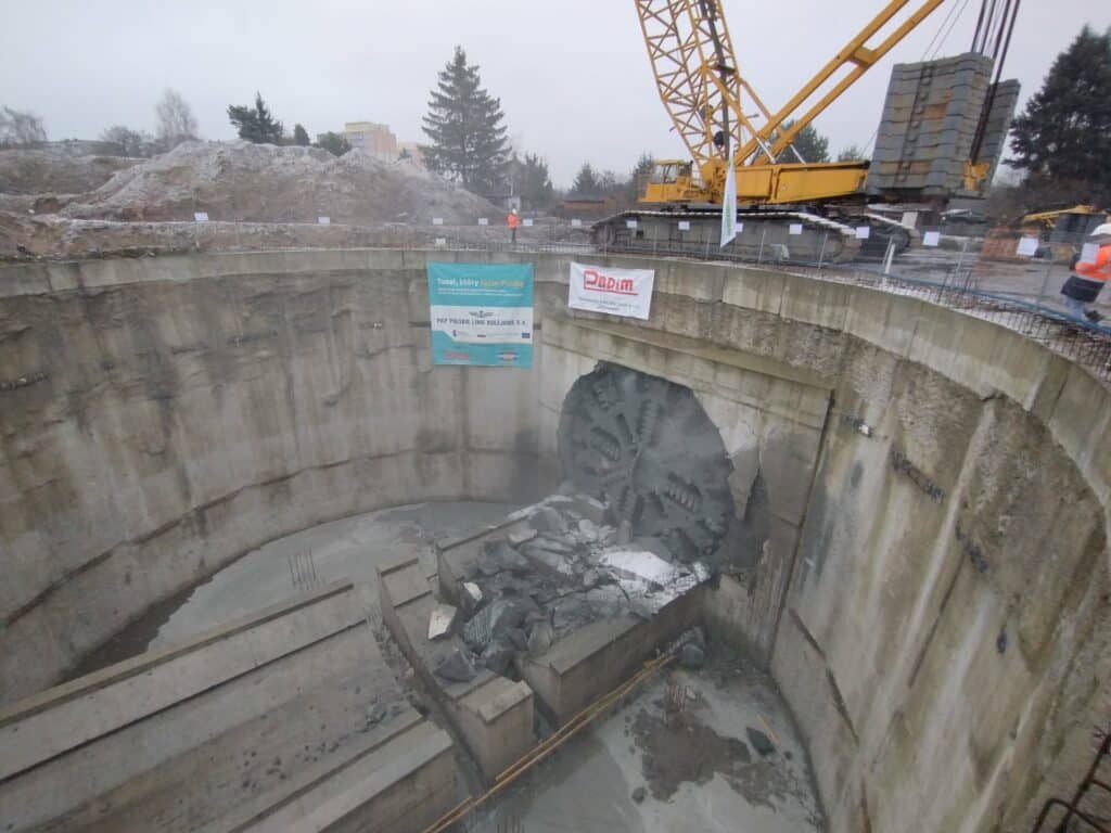 Mniejsza maszyna TBM wykonała drugi tunel kolejowy na podziemnej trasie Łódź Fabryczna – Łódź Kaliska/Łódź Żabieniec.