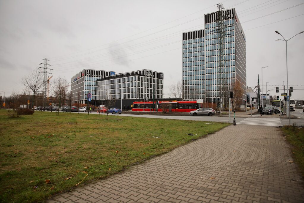 Po 21 miesiącach od podpisania umowy, tramwaje liniowe rozpoczną eksploatację nowej linii tramwajowej wzdłuż ul. Grundmanna w Katowicach.