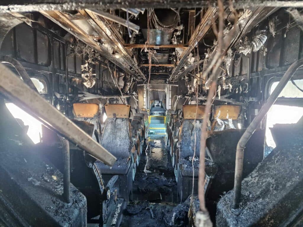 W miejscowości Kaczorowy niedaleko Płońska na linii kolejowej Nasielsk-Sierpc doszło we wtorek rano do pożaru szynobusu Kolei Mazowieckich o numerze 222M-002.