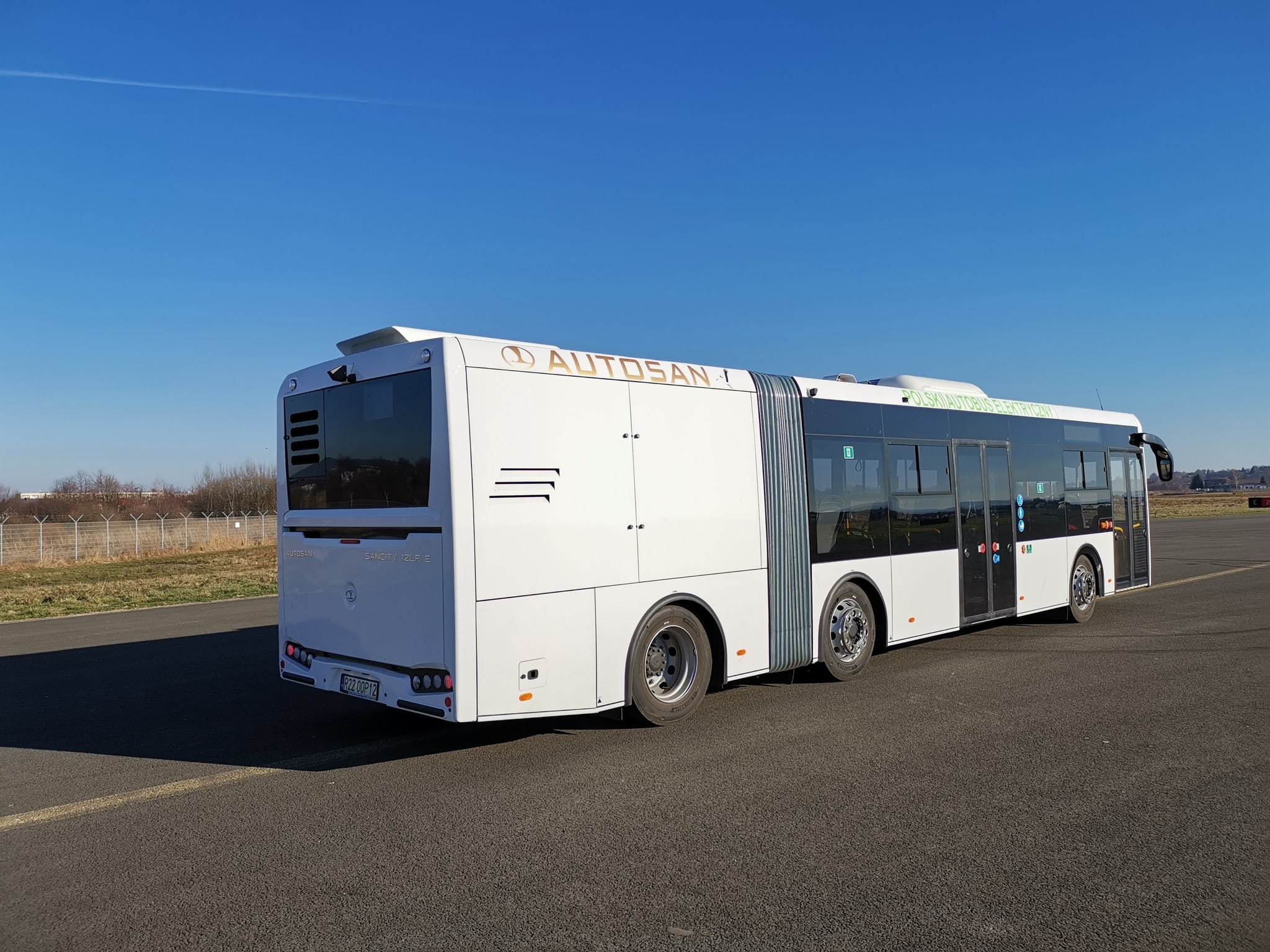 Infobus - Rząd potwierdził pojazdy do ewakuacji. Co z elektrobusami, które muszą kupować duże miasta?
