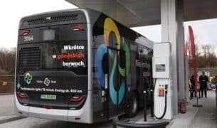 Autobus NesoBus na nowej stacji tankowania wodoru w Gdańsku / fot. Robin Jesse / Polsat News