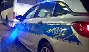 Lębork/ Policja pomogła pasażerowi, który obudził się w nocy w pustym i zamkniętym autobusie