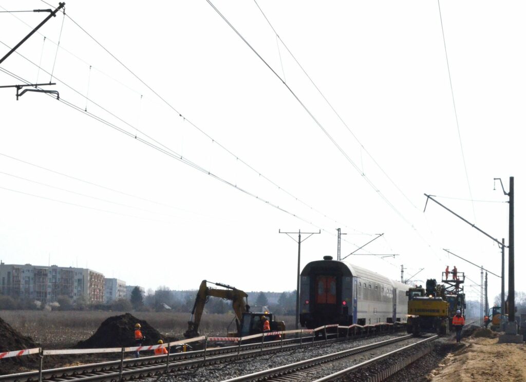 Rozpoczęła się budowa przystanku na linii kolejowej Wrocław - Opole. Dodatkowy dostęp do kolei ułatwi podróże.