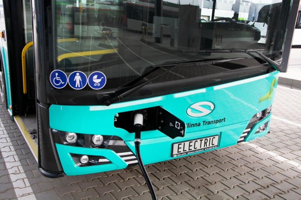 Pierwsze elektryczne autobusy w Tallinie dostarczone przez firmę Solaris