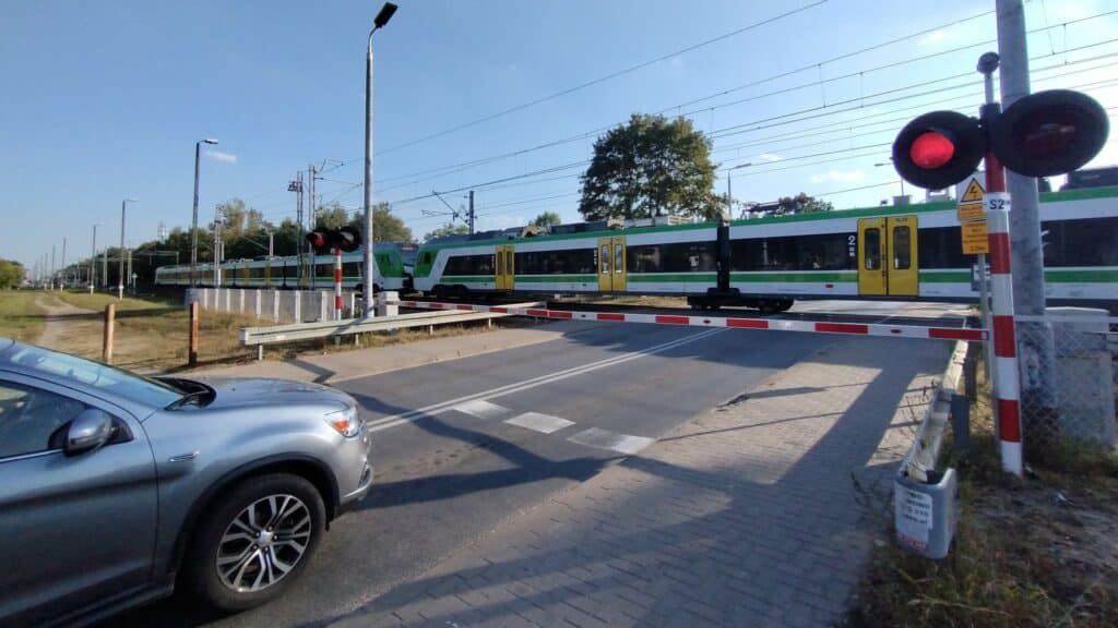 Na linii Warszawa – Mińsk Mazowiecki sprawniejszą komunikację zapewni kolejne bezkolizyjne skrzyżowanie.