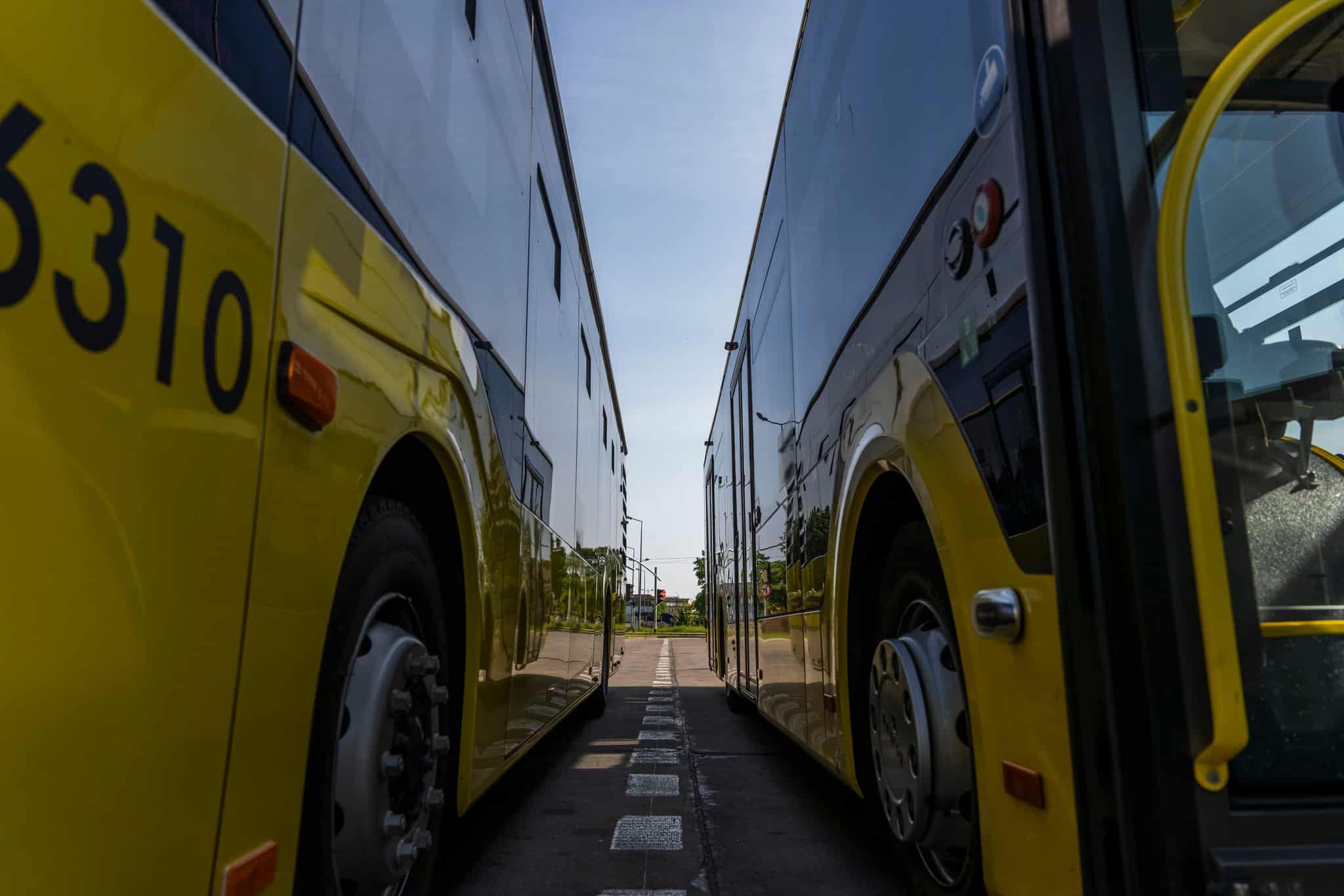 Infobus - PKM Świerklaniec: jedna propozycja na dwa MIDI autobusy. Cena oferty równa budżetowi