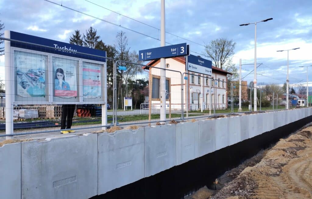 Trwają prace na linii kolejowej do Muszyny i Krynicy. Na 13 stacjach i przystankach foto: PKP PLK