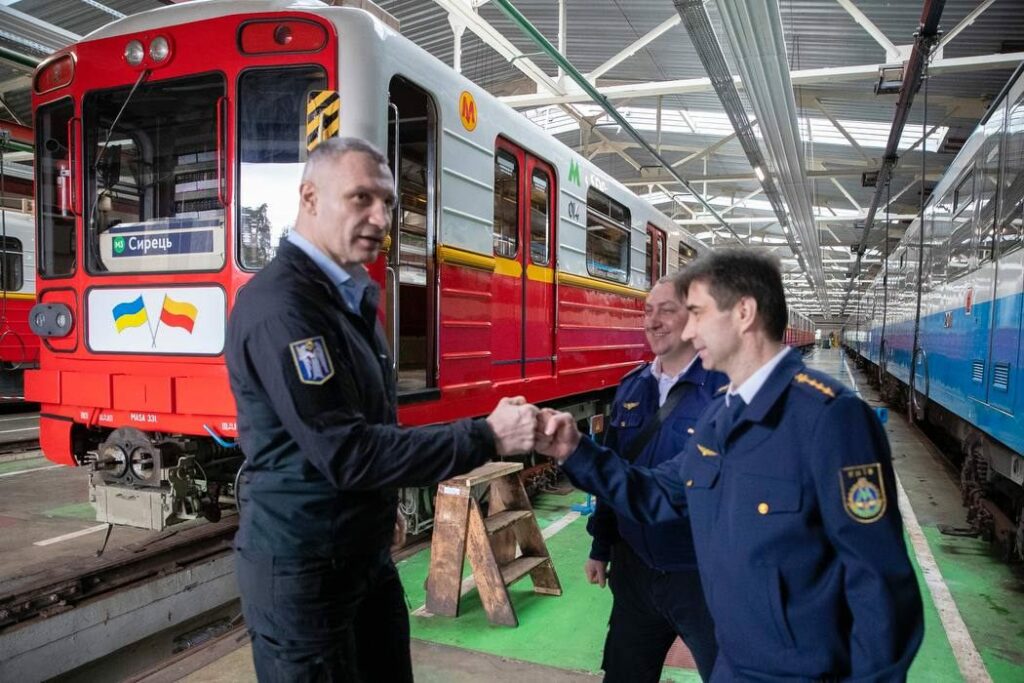 Na zieloną linię kijowskiego metra wyjechał drugi skład, który ukraińska stolica otrzymała z Warszawy.
