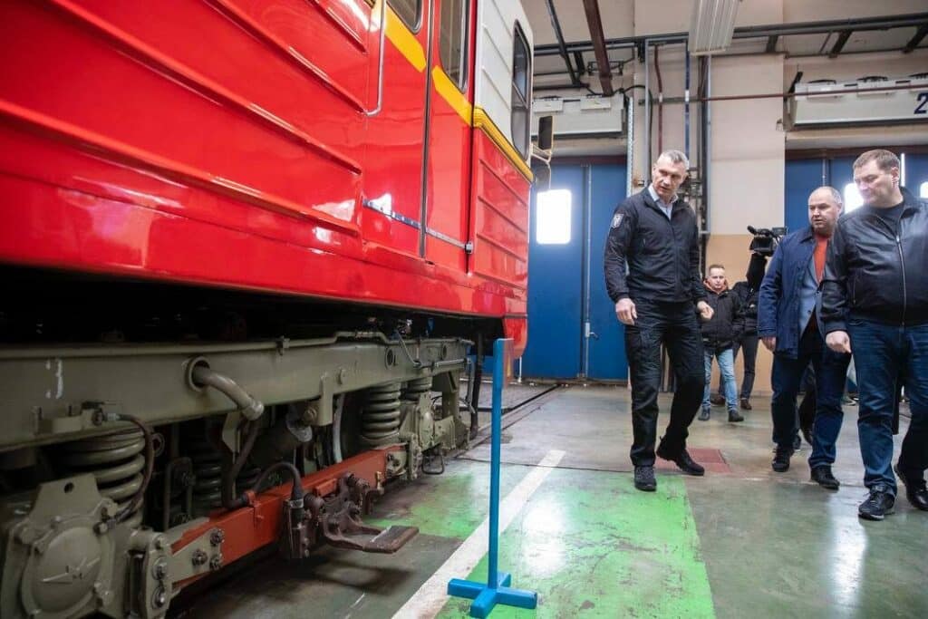 Na zieloną linię kijowskiego metra wyjechał drugi skład, który ukraińska stolica otrzymała z Warszawy.