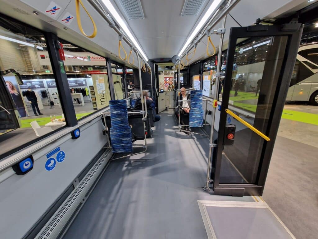 Iveco rozszerza hybrydową serię autobusów Crossway Hybrid o wersje Pop i Line