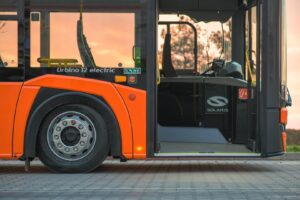 Jeden autobus elektryczny dla Pałecznicy z Polskiego Ładu. Solaris za drogi
